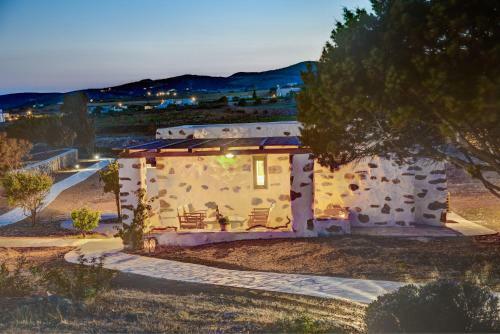 Eleonas Paros Villas, Near Lolantonis Beach
