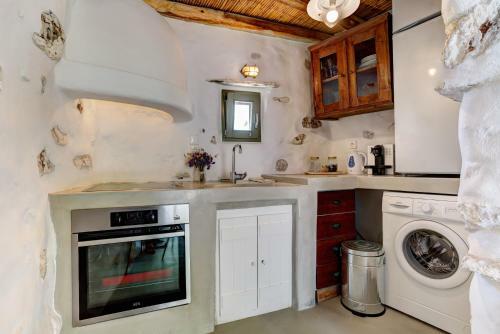 Eleonas Paros Villas, Near Lolantonis Beach