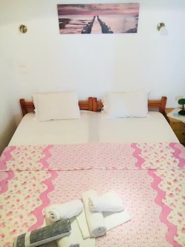 Hostal Avra Apartments