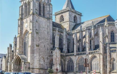 Two-bedroom Apartment In Treguier