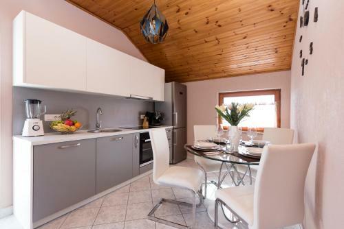 Lola Apartment