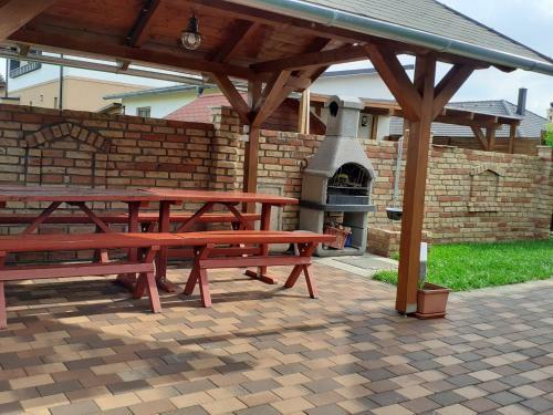 Csal�di Apartman Balatonkereszt�ron