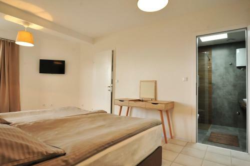 Lagadin Lakeview Apartment