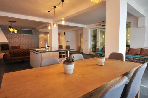 Lagadin Lakeview Apartment