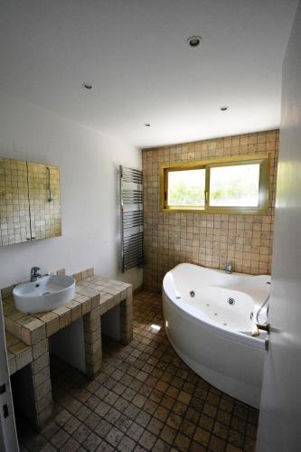 Salis Amazing Waterfront Apartment With Sea Views