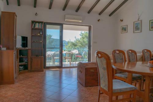 Deluxe Seafront Apartment (4+1) - Maslinica