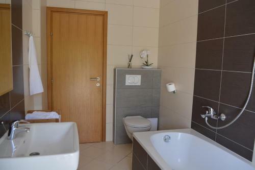 Villa Antea - Modern House With Pool