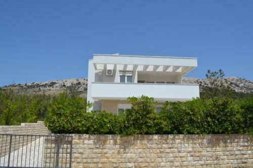 Villa Antea - Modern House With Pool