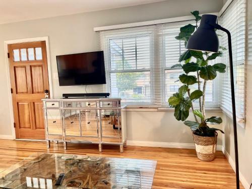 Apartamento Rustling Leaves 2bd/1 Ba Upstairs Parking/laundry