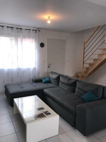 Chambre , 1 Lit Double Et 1 Lit Simple