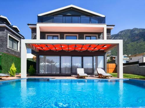Luxury Life Villas