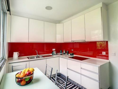 Alameda Apartment By Mhm