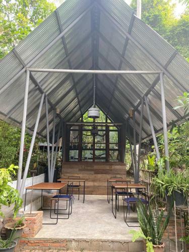 Warehouse Hostel Koh Tao