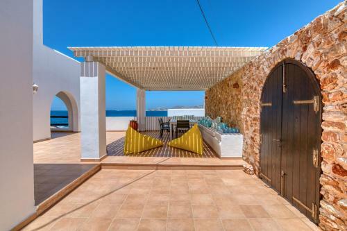Villa Beachfront House - 5 Bd And Private Patio