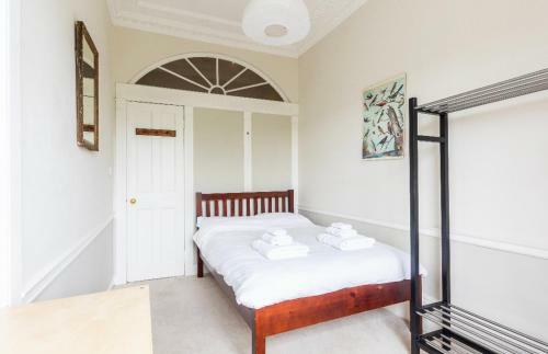 New Town Apartment With Castle View