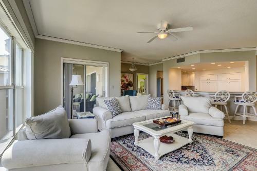 Villa 6501 Hampton Place
