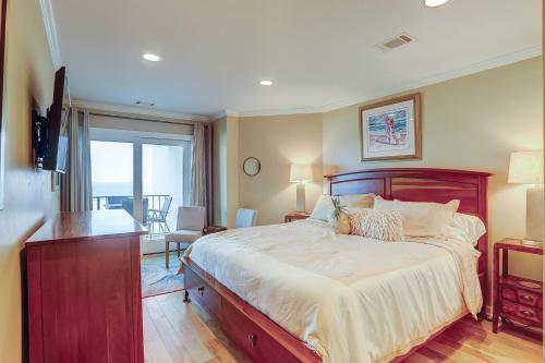 402 Sea Cloisters 2 Br Oceanfront