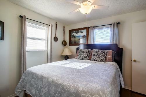 Maple Ridge With Mtn View Fireplace