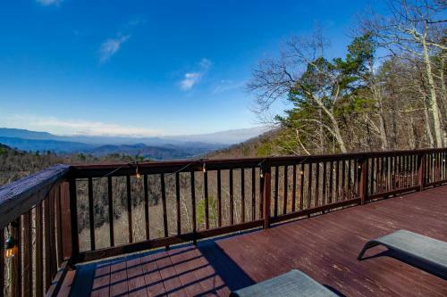 Maple Ridge With Mtn View Fireplace