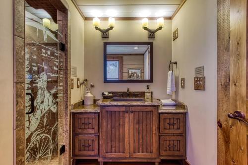 Grouse Ridge Lodge Cabin