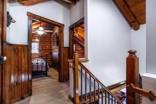 Hidden Sanctuary - Hot Tub & Fire Pit On 13 Acres!