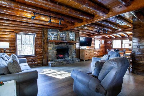 Hidden Sanctuary - Hot Tub & Fire Pit On 13 Acres!