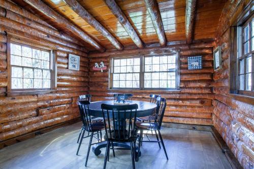 Hidden Sanctuary - Hot Tub & Fire Pit On 13 Acres!