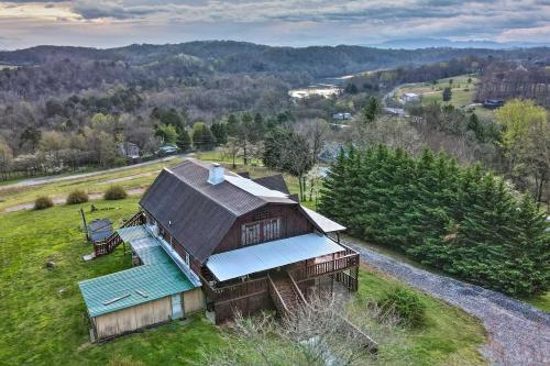 Sevierville Countryside Getaway With 2 Decks!