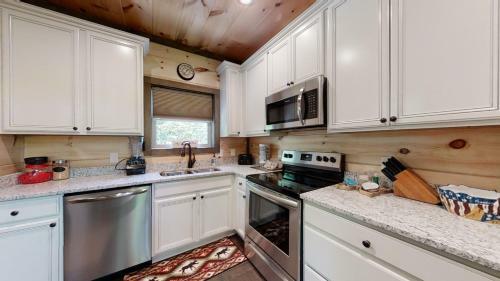 Honeysuckle Hill Cabin