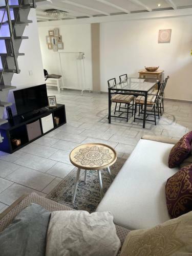 Agr�able Maison En Duplex Avec Patio