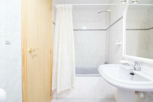 Apartamento Con Piscina En Residencial Brezo