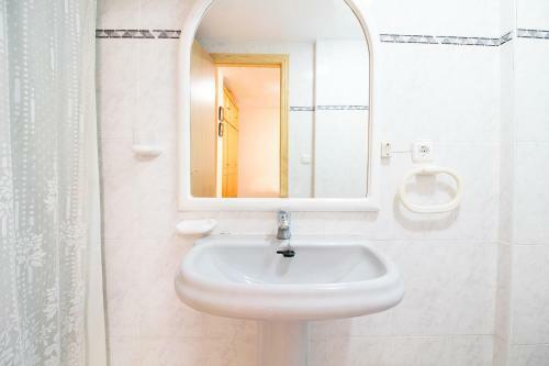 Apartamento Con Piscina En Residencial Brezo