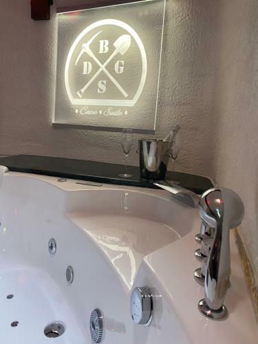 La Bodegosa Cave Suite