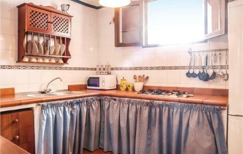 Stunning Home In �cija With 6 Bedrooms