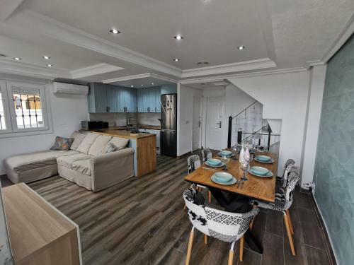 Spacious Villa With Beach Views And Pool