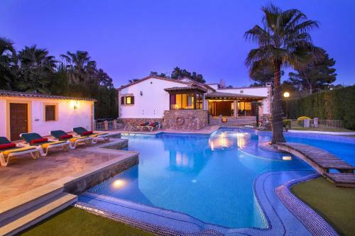 Villa Pinos By Villa Plus