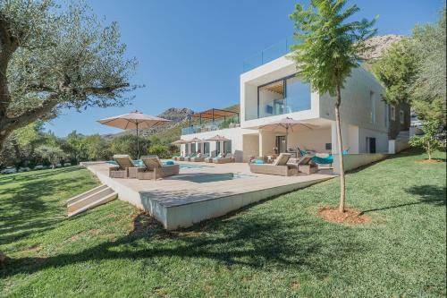 Luxury New Villa With Fabulous Sea Views