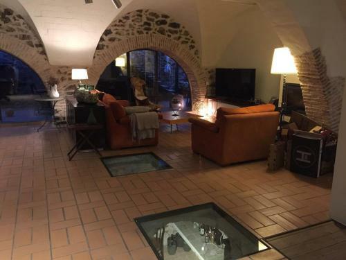 Country House With Pool And Wine Cellar
