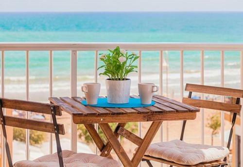 Seaview Modern Beach Apartment