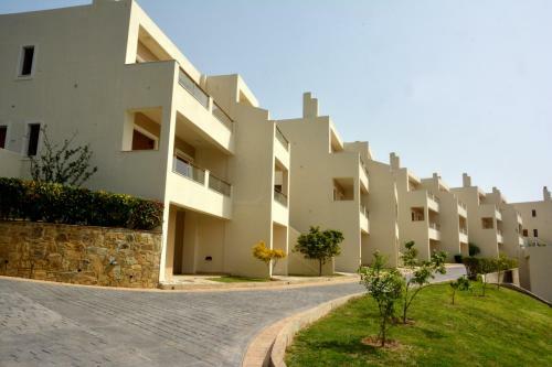 Evia Hotel & Suites