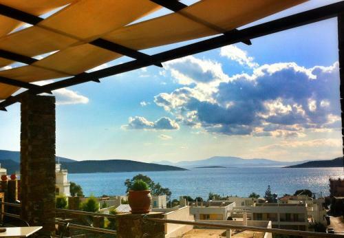 Evia Hotel & Suites