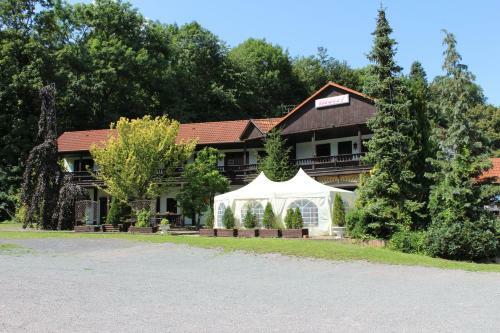 Hostal Motel Zur Festwiese