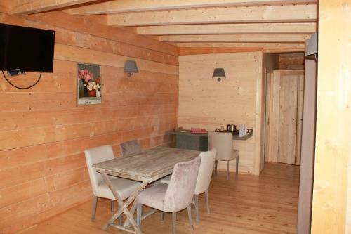 Hotel Les Cabanes Dans Les Bois