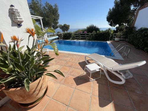 Fab 6 Bedroom Villa With Pool Only Short Walk To B