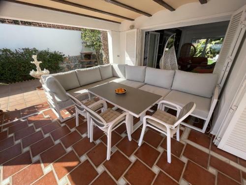 Fab 6 Bedroom Villa With Pool Only Short Walk To B