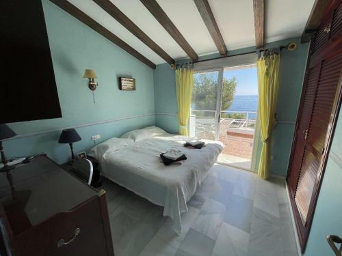 Fab 6 Bedroom Villa With Pool Only Short Walk To B