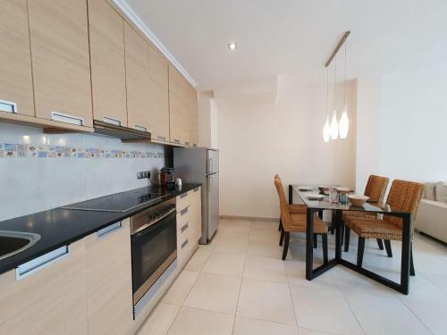 6485 Apartment In Llan��