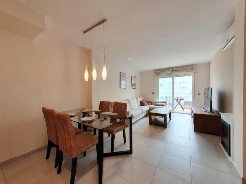 6485 Apartment In Llan��