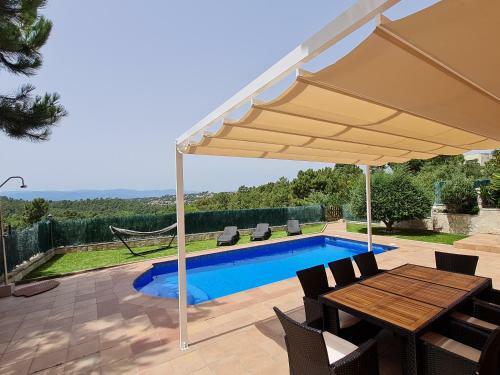 Villa Roses With Swimming Pool & Mountain View