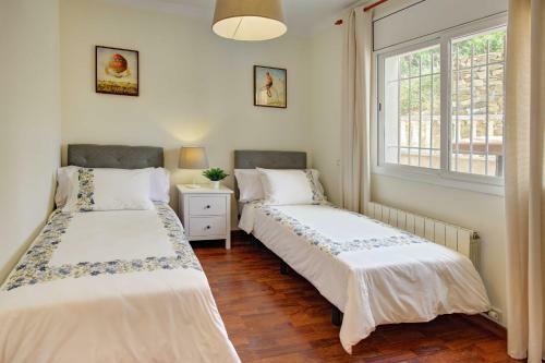 Villa Roses With Swimming Pool & Mountain View